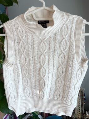 Revamped White Cable Knit Sleeveless Sweater Vest